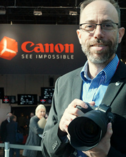Canon's Drew MacCallum with EOS R (Techstination photo by L. Fishkin)