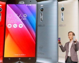 Asus Chairman Jonney Shih introduces Zenfone2 (BootCamp photo by L. Fishkin)