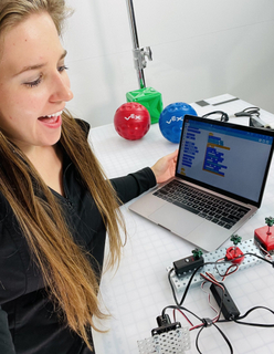 Lauren Harter  www.vexrobotics.com