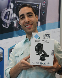 Jacob Wahaba with Grip (Techstination photo by L. Fishkin)