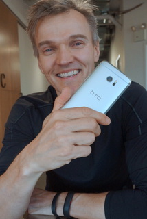 HTC AVP Nigel Newby-House with HTC 10 (Boootcamp photo by L. Fishkin)