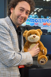 Wiki Bear with Commonwealth Toy & Novelty EVP Alec Kessler (BootCamp photo by L. Fishkin)