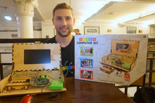 CEO Mark Pavlyukovskyy with Piper Computer Kit (Techstination photo by L. Fishkin)