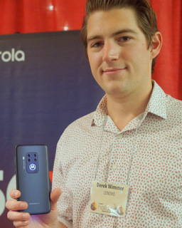 Motorola's Derek Wimmer with Motorola One Zoom  (Techstination photo by L. Fishkin)