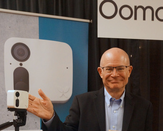 Mike Langberg with Ooma Smart Cam (Techstination photo by L. Fishkin)