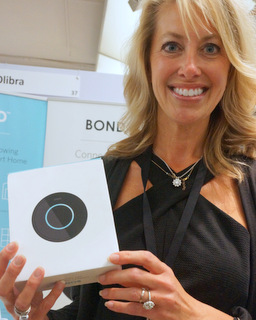 Daria Fox with Olibra Bond (Techstination photo by L. Fishkin)