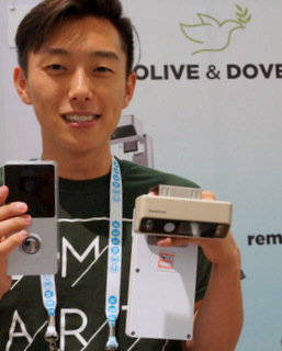 Olive & Dove's Joe Kang (Techstination photo by L. Fishkin)