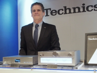 Panasonic VP Gene Kelsey with new Technics brand (BootCamp photo by L. Fishkin)