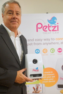 Petzila CEO David Clark with Petzi (BootCamp photo by L. Fishkin)