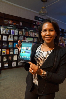 Samsung Mobile Computing VP Alanna Cotton with Galaxy Tab 4 Nook