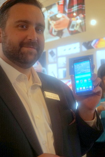 Samsung's Philip Berne with Galaxy S5 (BootCamp photo by L. Fishkin)