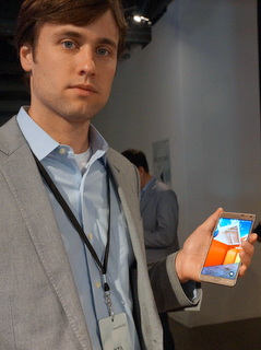 Samsung Dir. of U.S. Product Planning Drew Blackard with Galaxy Note 4  (BootCamp photo by L. Fishkin)