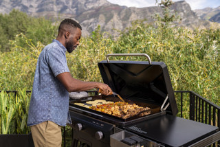 www.traeger.com