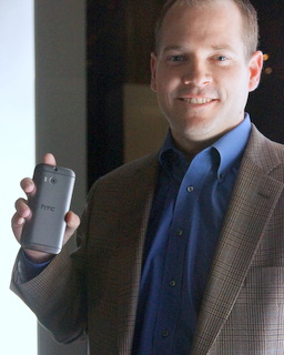 HTC Americas President Jason Mackenzie with HTC One M8 (BootCamp photo by L. Fishkin)