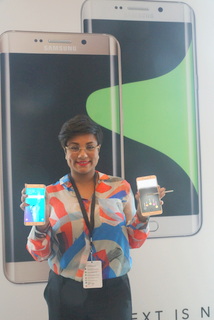 Samsung's Suzanne DeSilva with Note 5 and S6 Edge Plus (BootCamp photo by L. Fishkin)