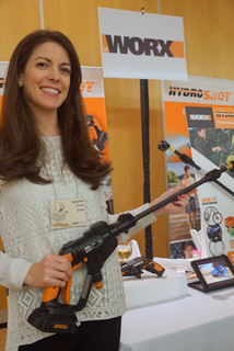 Lauren Gomez of Worx with Worx Hydroshot (Techstination photo by L. Fishkin)