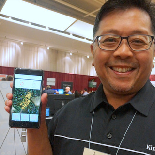 Kingston's David Leong with DataTraveler Bolt Duo (Techstination photo by L. Fishkin)